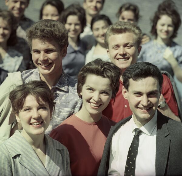 Estudantes dos anos 60 - Sputnik Brasil