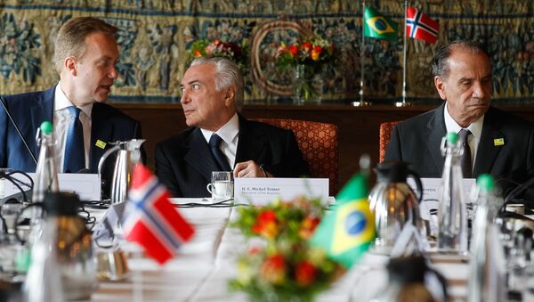 Michel Temer acompanhado do Ministro das Relações Exteriores da Noruega, Borge Brende, e do chanceler brasileiro, Aloysio Nunes, em Oslo - Sputnik Brasil