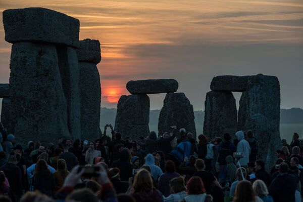Festival do solstício de verão em Stonehenge, Reino Unido - Sputnik Brasil