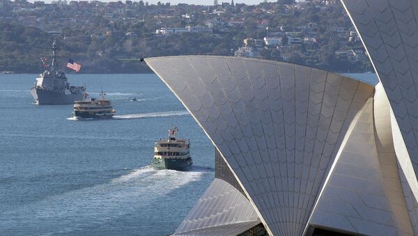 USS McCampbell (DDG 85) sails past the Opera House in Sydney prior to the Talisman Sabre of 2011. - Sputnik Brasil