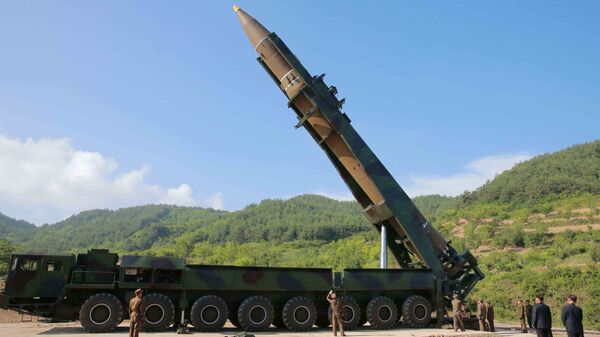 Imagem do Hwasong-14, míssil que a Coreia do Norte afirma ser de longo alcance (intercontinental), em teste realizado em 4 de julho de 2017 - Sputnik Brasil