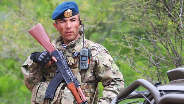 Um militar do Exército do Tajiquistão (foto de arquivo) - Sputnik Brasil