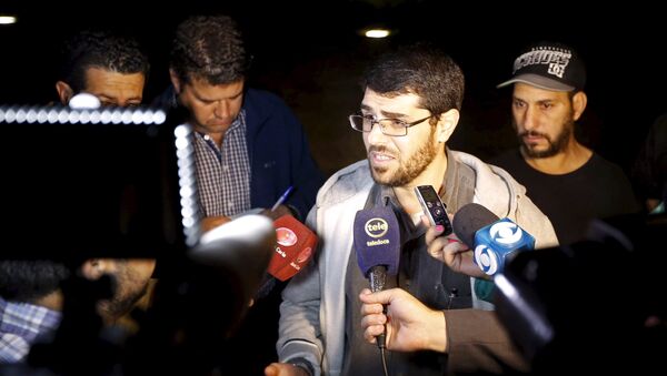 Ex-preso de Guantánamo fala coma a imprensa em frente à embaixada dos EUA em Montevidéu - Sputnik Brasil