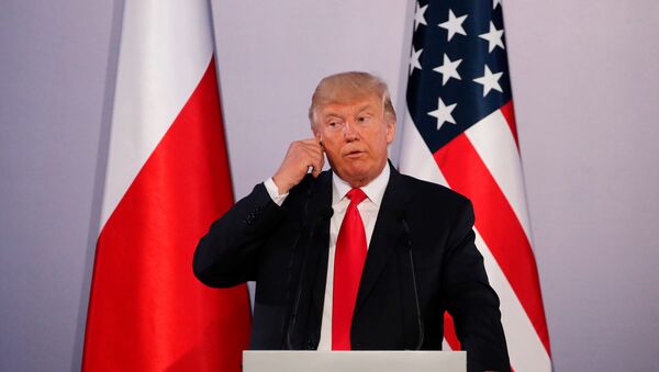 Presidente dos EUA, Donald Trump, durante uma coletiva de imprensa conjunta com o presidente da Polônia, Andrzej Duda, em Varsóvia, em 6 de julho de 2017 - Sputnik Brasil