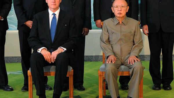 Encontro em 4 de agosto de 2009 entre o ex-presidente dos EUA, Bill Clinton, e o então líder da Coreia do Norte, Kim Jong-il, em Pyongyang - Sputnik Brasil