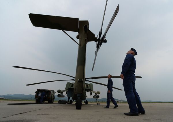 Helicóptero Mi-28 antes de levantar voo - Sputnik Brasil