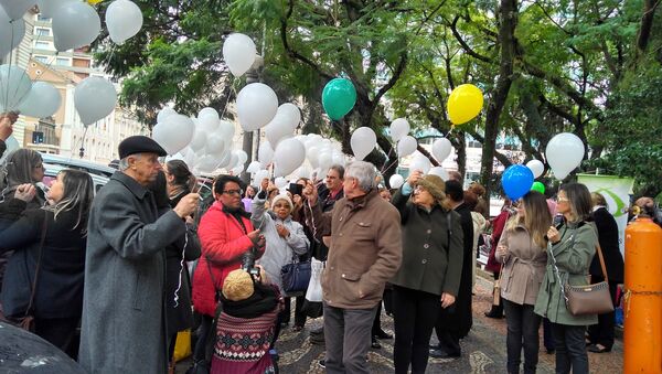 Homenagem do movimento Tricô dos Precatórios, em Porto Alegre, às vítimas do voo 3054 da TAM - Sputnik Brasil