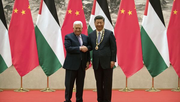 Mahmoud Abbas, presidente da Autoridade Nacional Palestina, se encontra com o presidente chinês, Xi Jinping, em Pequim - Sputnik Brasil