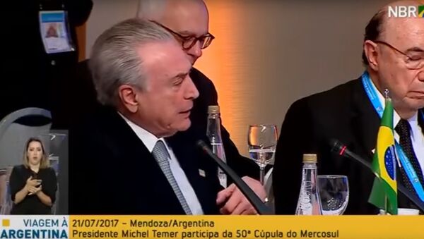 Meirelles cochila durante fala de Temer - Sputnik Brasil