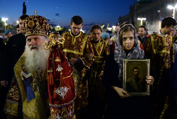 Natalia Poklonskaya participa da procissão religiosa em homenagem ao último imperador russo Nicolau II em Ekaterinburgo - Sputnik Brasil