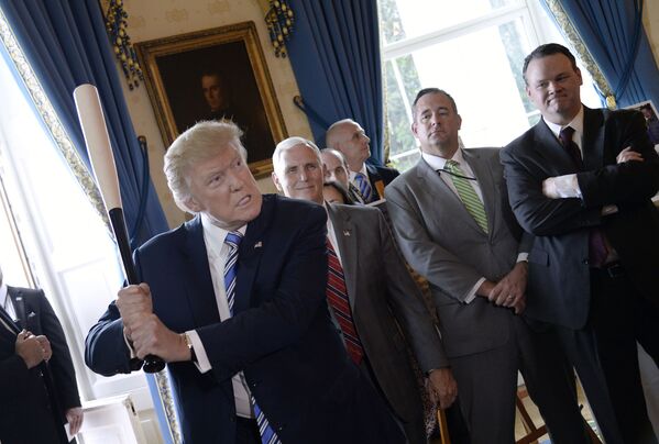 Presidente dos EUA, Donald Trump, segura taco na Casa Branca durante a exposição Made in America - Sputnik Brasil
