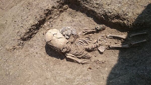 Esqueleto de um bebê do século II encontrado durante as escavações perto de Kerch, Crimeia (imagem referencial) - Sputnik Brasil