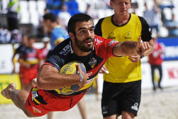 Um atleta da equipe espanhola em um jogo do Campeonato Europeu de Rúgbi de Praia entre as seleções ucraniana e espanhola - Sputnik Brasil