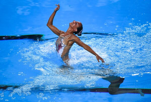 Mariangela Perrupato e Giorgio Minisini, da Itália, atuando no programa livre de nado sincronizado no 27º Campeonato Mundial de Esportes Aquáticos, em Budapeste - Sputnik Brasil