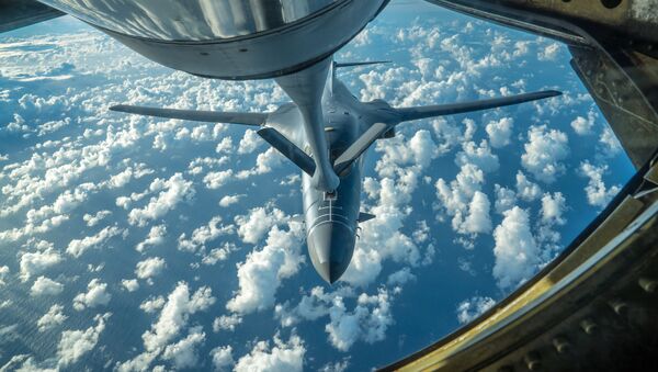 Imagem de um dos bombardeiros B-1B Lancer dos EUA que sobrevoou a Península Coreana - Sputnik Brasil