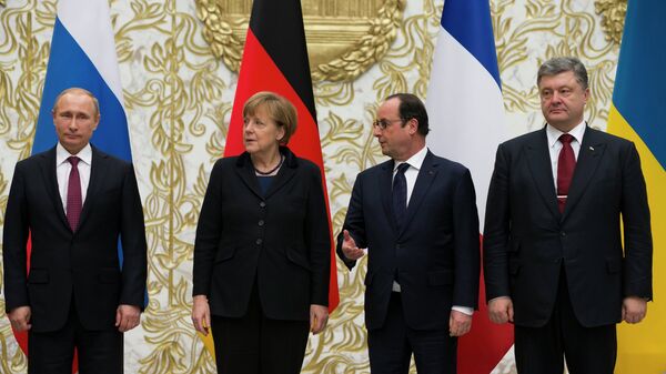 Quarteto da Normandia: Vladimir Putin, Angela Merkel, Francois Hollande, e Pyotr Poroshenko em Minsk, 11 de fevereiro de 2015 - Sputnik Brasil