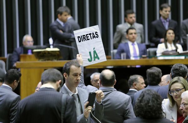 Pedidos por eleições diretas também uniram parlamentares da oposição na Câmara - Sputnik Brasil