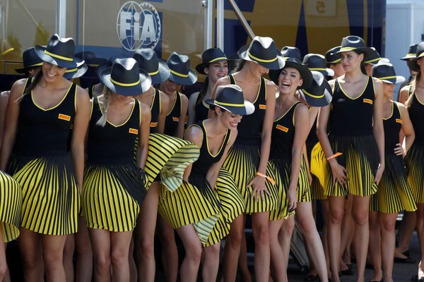 Moças antes de uma corrida do Grand Prix de Budapeste no âmbito da competição de Fórmula 1 - Sputnik Brasil