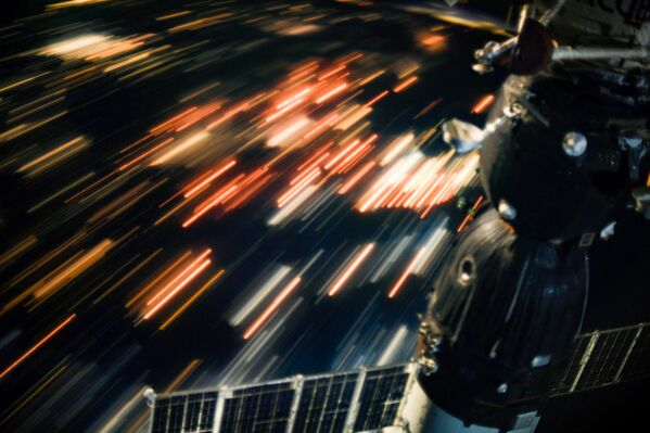 Uma vista da Terra a partir da Estação Espacial Internacional tirada a uma velocidade de pelo menos 28 mil km por hora - Sputnik Brasil