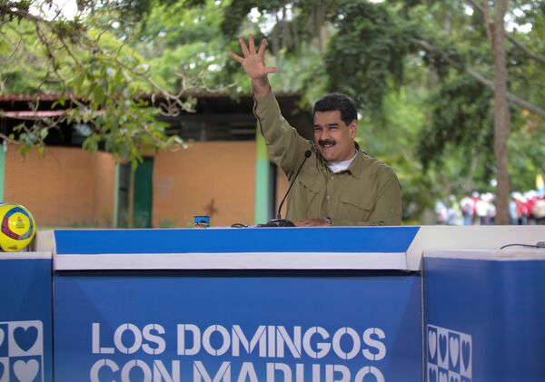 O presidente da Venezuela, Nicolás Maduro, fala durante sua transmissão semanal Los Domingos con Maduro em Caracas, Venezuela 6 de agosto de 2017. - Sputnik Brasil