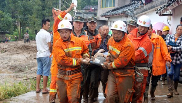 Resgate após terremoto na região de Sichuan, na China (foto de arquivo) - Sputnik Brasil