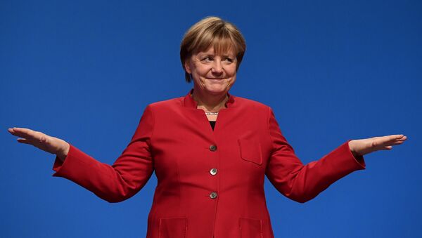 German Chancellor Angela Merkel gestures after addressing delegates during her conservative Christian Democratic Union (CDU) party's congress in Essen, western Germany, on December 6, 2016. - Sputnik Brasil