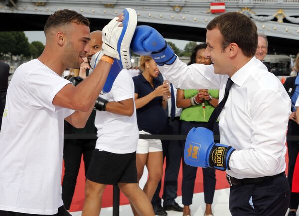 Uma partida de boxe do presidente francês, Emmanuel Macron - Sputnik Brasil