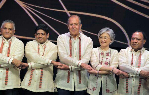 O chanceler russo, Sergei Lavrov, durante a cerimônia de fotografia conjunta com seus homólogos dos países-membros da ASEAN (Associação de Nações do Sudeste Asiático) em Manila, nas Filipinas - Sputnik Brasil