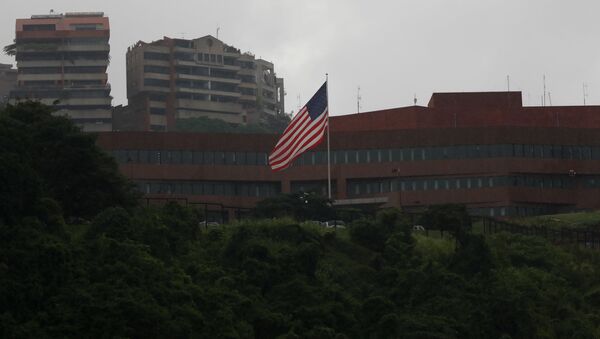 Bandeira norte-americana sobre a Embaixada dos Estados Unidos em Caracas, Venezuela - Sputnik Brasil