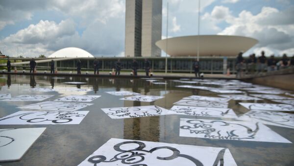 Pesquisa da Ipsos revela que só 6% da população se sentem representados pelos políticos - Sputnik Brasil