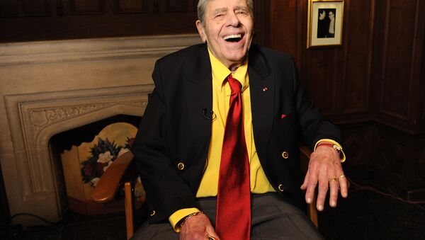 In this April 8, 2016 file photo, entertainer Jerry Lewis poses for a portrait at the Friars Club before his 90th birthday celebration in New York. - Sputnik Brasil