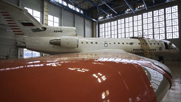 O avião-laboratório Yak-42D Roshidromet - Sputnik Brasil