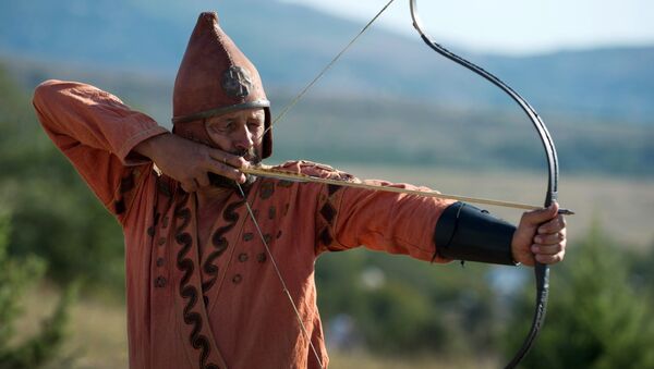 Reconstrução de um guerreiro num festival histórico na Crimeia - Sputnik Brasil