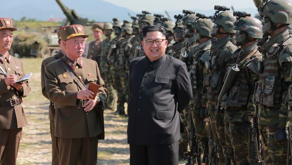 Kim Jong-un, líder da Coreia do Norte durante as manobras militares - Sputnik Brasil