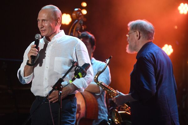 Presidente russo, Vladimir Putin, visita o festival musical Koktebel Jazz Party 2017, na Crimeia - Sputnik Brasil