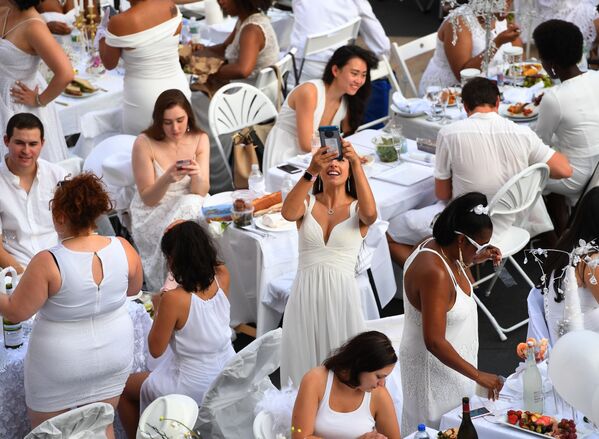 Participantes do grande Jantar em Branco em Nova York - Sputnik Brasil