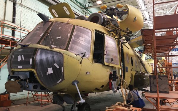 Montagem de um helicóptero na fábrica de Kazan - Sputnik Brasil