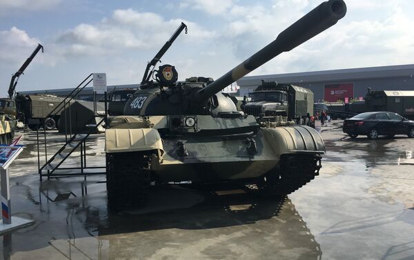 Tanque T-54 exposto no fórum militar EXÉRCITO 2017 - Sputnik Brasil