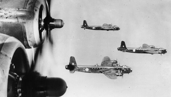 Bombardeiros Short Stirling da Força Aérea britânica em 12 de março de 1942 - Sputnik Brasil
