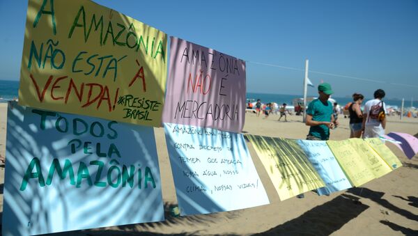 Greenpeace faz ato na praia de Ipanema contra medida que acaba com a Reserva Nacional de Cobre e seus Associados (Renca) - Sputnik Brasil