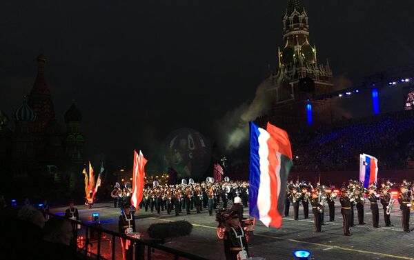 Orquestra da Escola de Música Militar Suvorov de Moscou e Orquestra Militar da Guarda de Honra russa na Praça Vermelha, no âmbito do festival Spasskaya Bashnya, em 29 de agosto de 2017. - Sputnik Brasil
