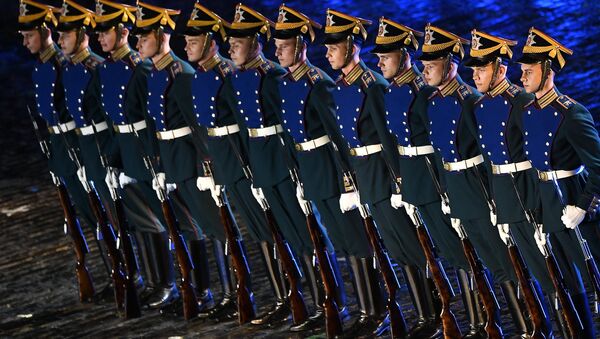 Companhia da Guarda Especial do Regimento Presidencial russa na Praça Vermelha, no âmbito do festival Spasskaya Bashnya, em 29 de agosto de 2017 - Sputnik Brasil