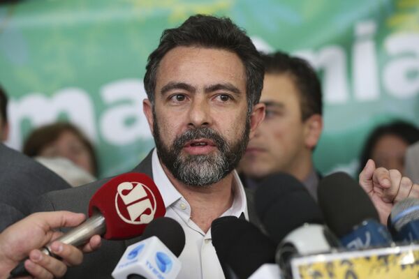 O coordenador de Campanha da Amazônia do Greenpeace Brasil, Marcio Astrini, durante ato na Câmara dos Deputados em protesto ao decreto que extinguiu a Renca. - Sputnik Brasil