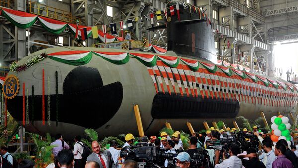 Submarino indio tipo Scorpene es botado en los diques de Bombai, la India, 9 de abril de 2015 - Sputnik Brasil