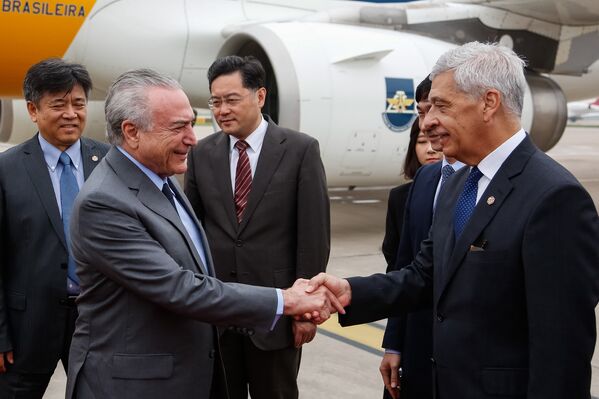 Michel Temer, recebe os cumprimentos do Embaixador Marcos Caramuru, Embaixador do Brasil em Pequim. - Sputnik Brasil