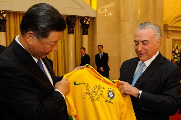Presente foi assinado por Pelé. - Sputnik Brasil