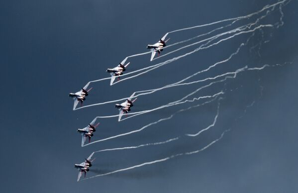 Acrobacia aérea de MiG-29 durante o fórum técnico-militar EXÉRCITO 2017 - Sputnik Brasil