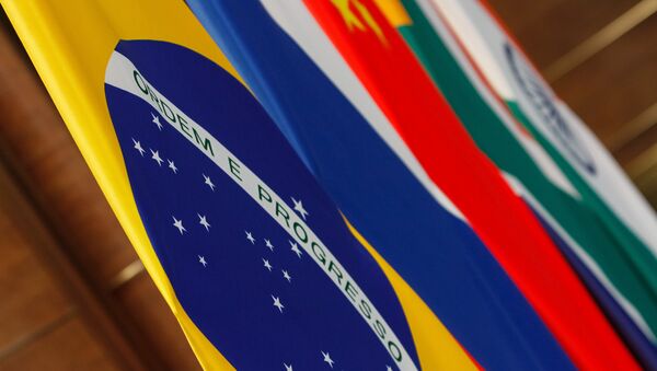 Bandeiras dos países-membros do BRICS - Sputnik Brasil
