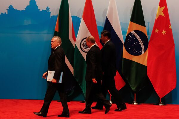 Da esquerda para a direita: Temer, Putin e Xi Jinping. - Sputnik Brasil