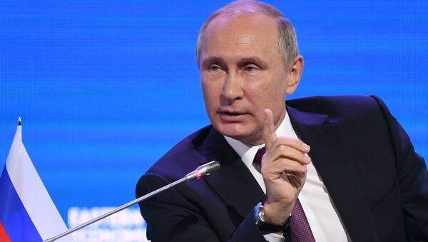 Presidente russo Vladimir Putin durante sessão plenária do Fórum Econômico Oriental, 7 de setembro - Sputnik Brasil